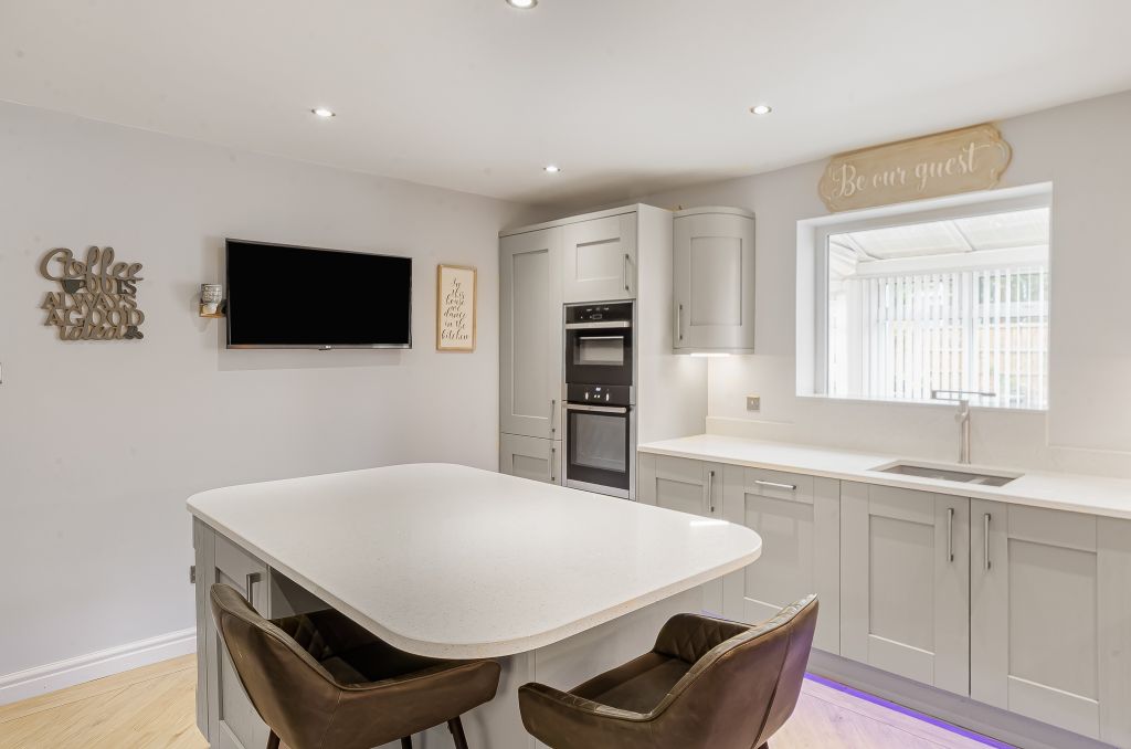 Property photo 1 of 36 Advert-46