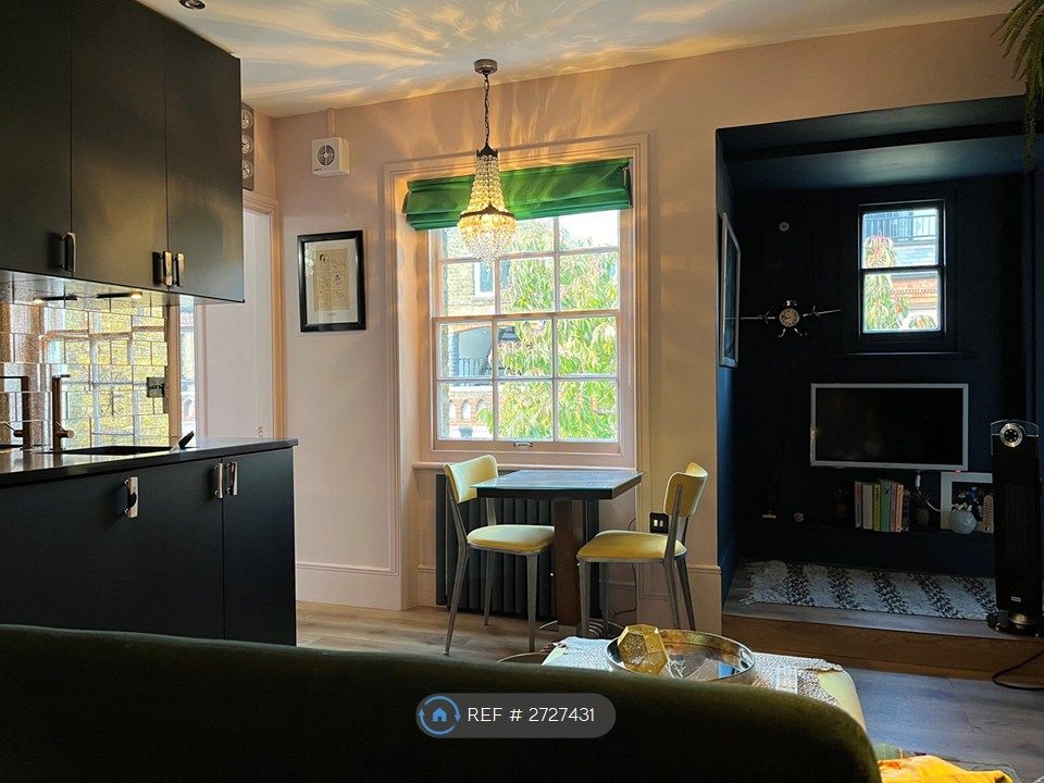 Property photo 2 of 6 Lounge Kitchen