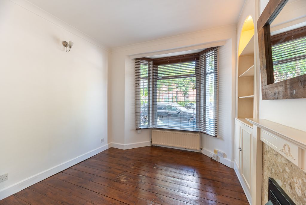 Property photo 2 of 13 Living 