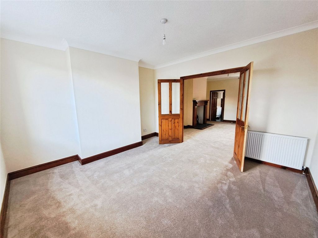 Property photo 3 of 10 Lounge