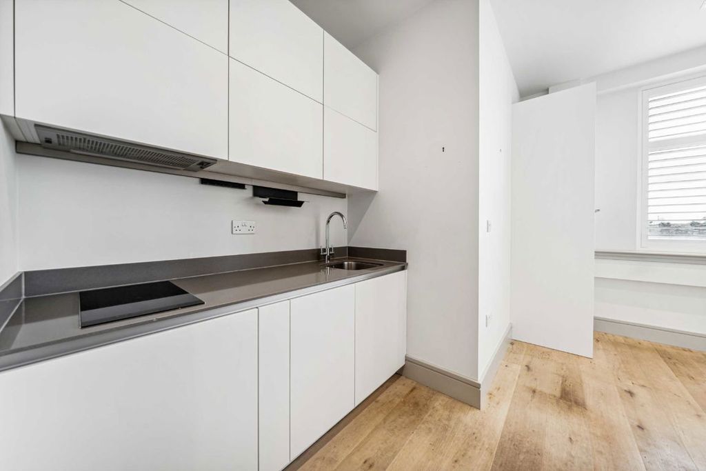 Property photo 2 of 3