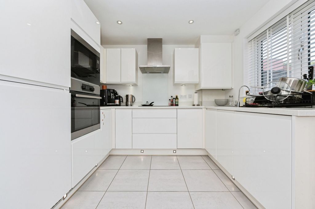 Property photo 3 of 15 Kitchen