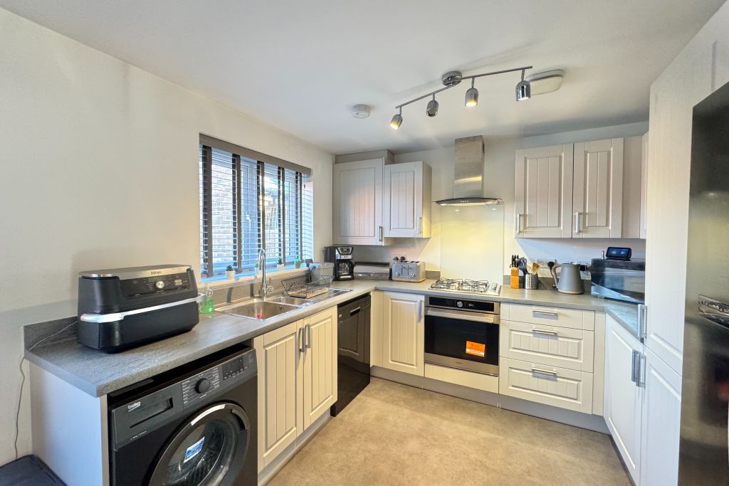 Property photo 3 of 13 Kitchen