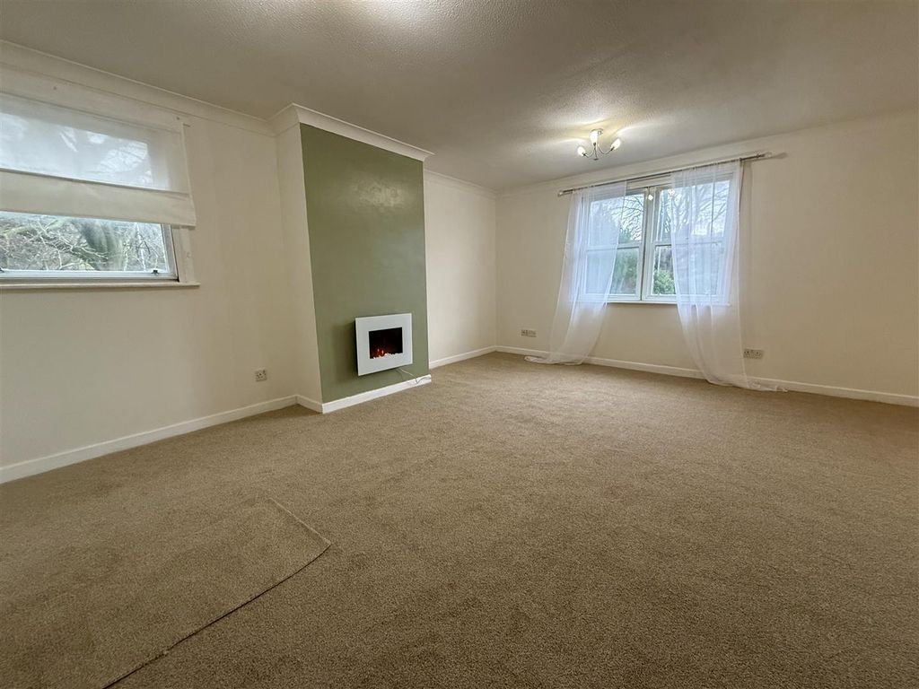 Property photo 3 of 12 Lounge/Diner