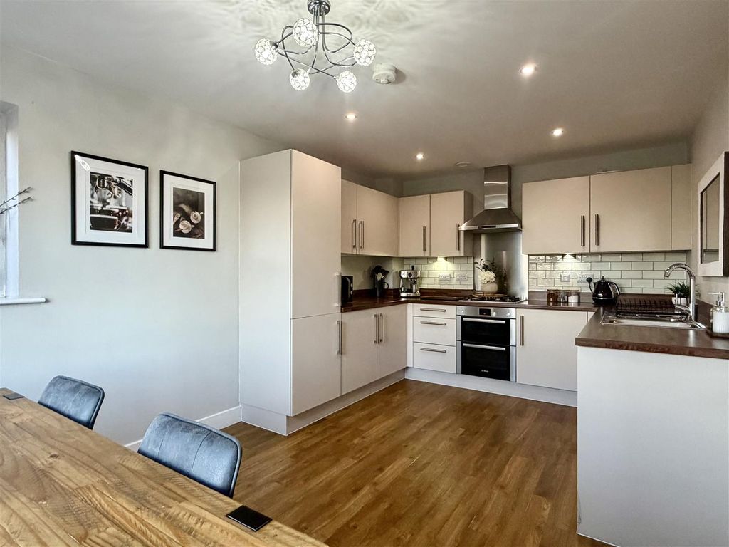 Property photo 3 of 23