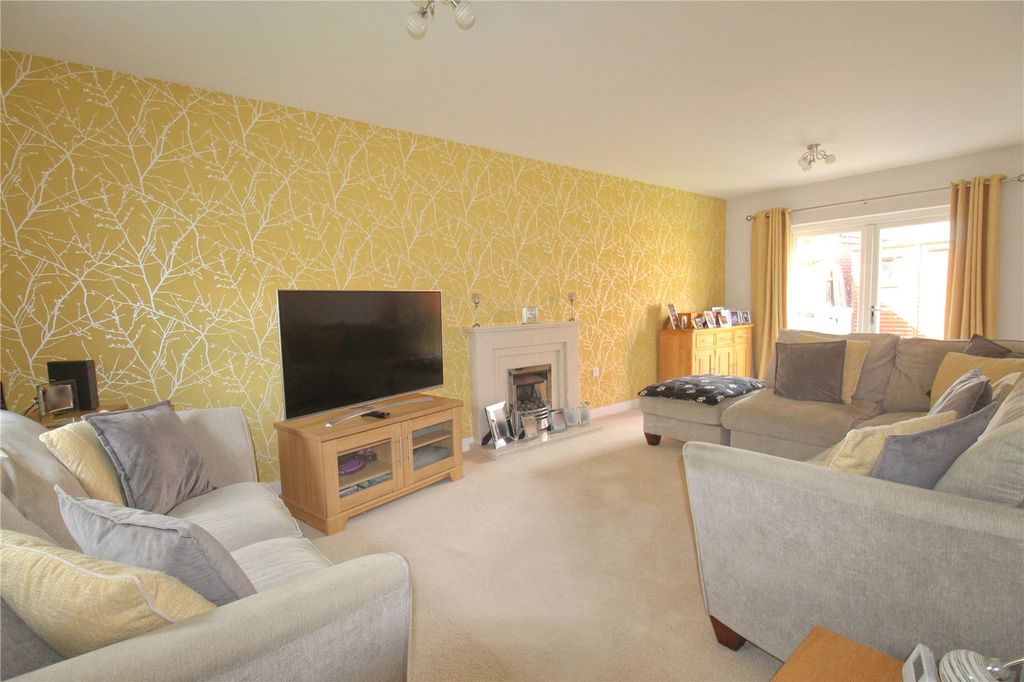Property photo 3 of 24 Picture No. 12