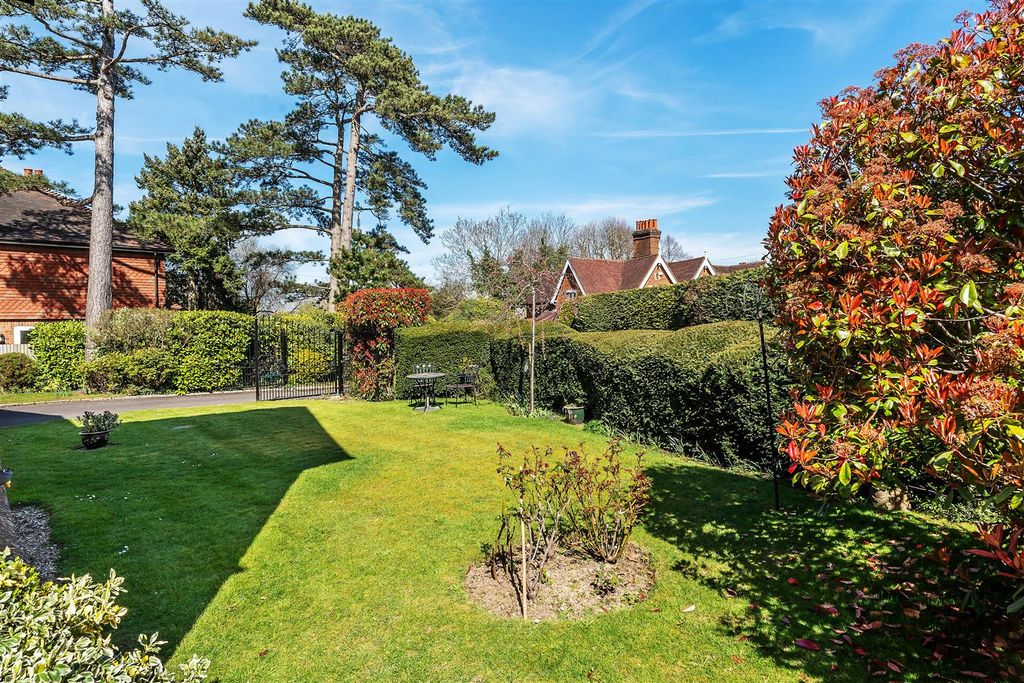 Property photo 3 of 28 5-Marlborough-Court-24.Jpg