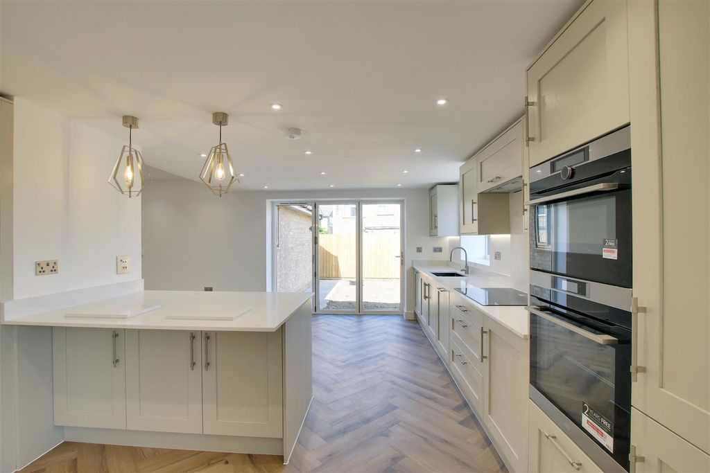 Property photo 3 of 17 Img_9760-Img_9762.Jpg