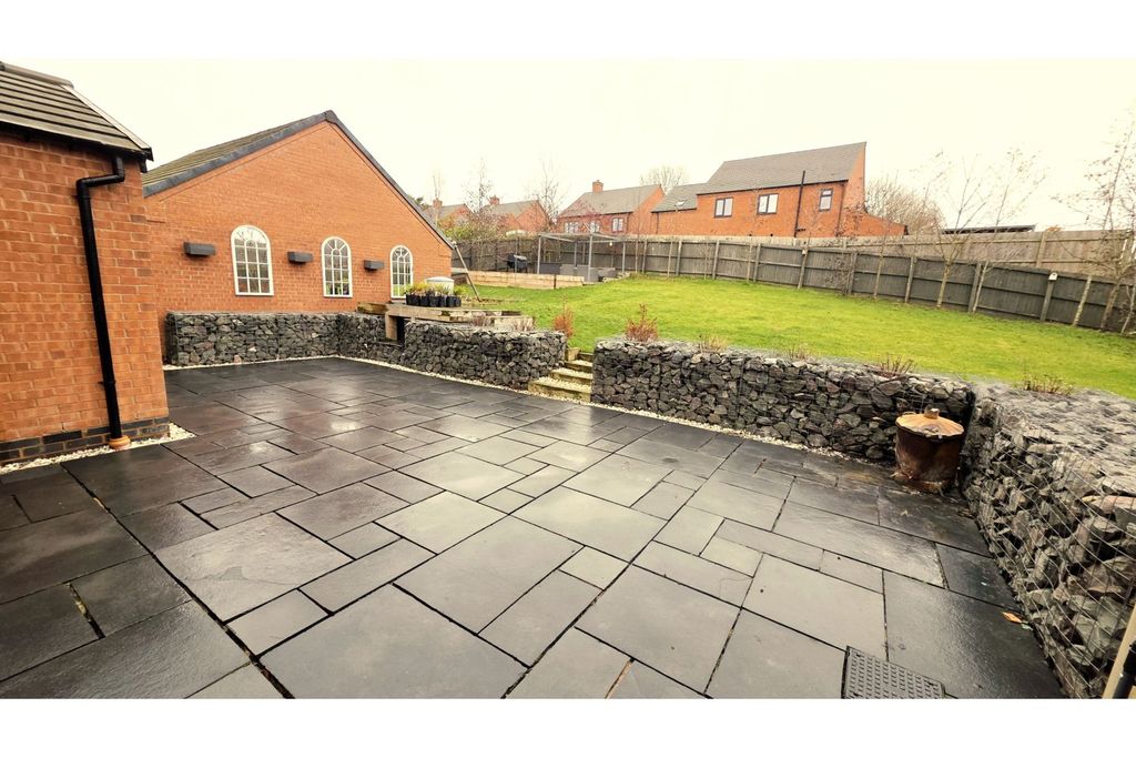 Property photo 3 of 41