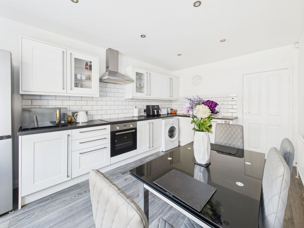 Property photo 3 of 16 Dining/Kitchen