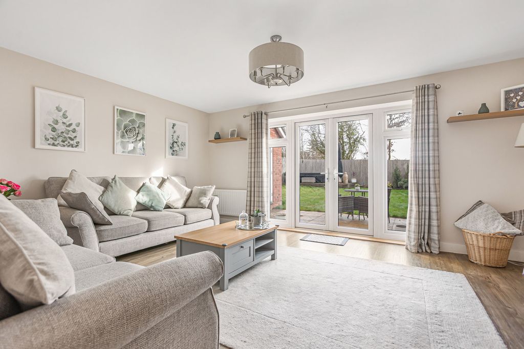 Property photo 2 of 17 Sitting Room