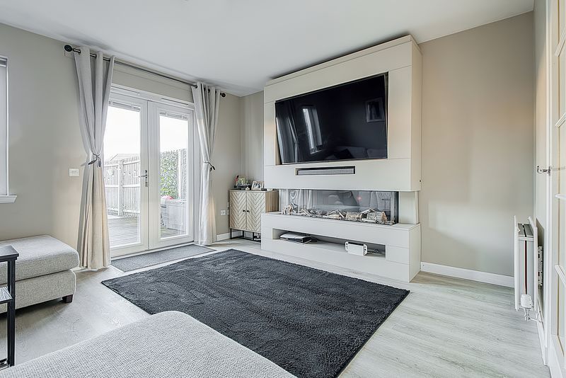 Property photo 3 of 31 Living Room