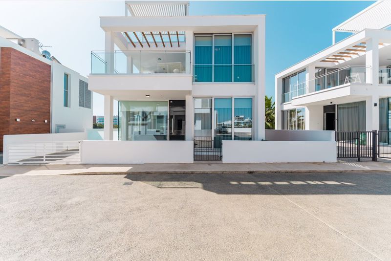 Property photo 1 of 14 Villa