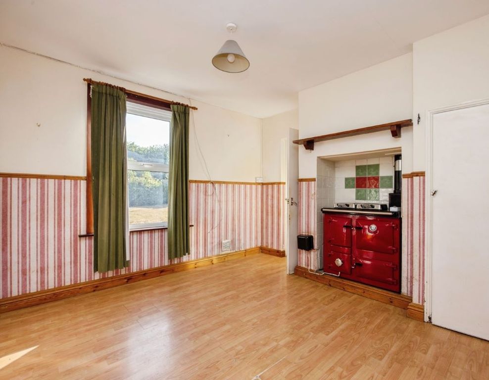 Property photo 3 of 9 Dining Room