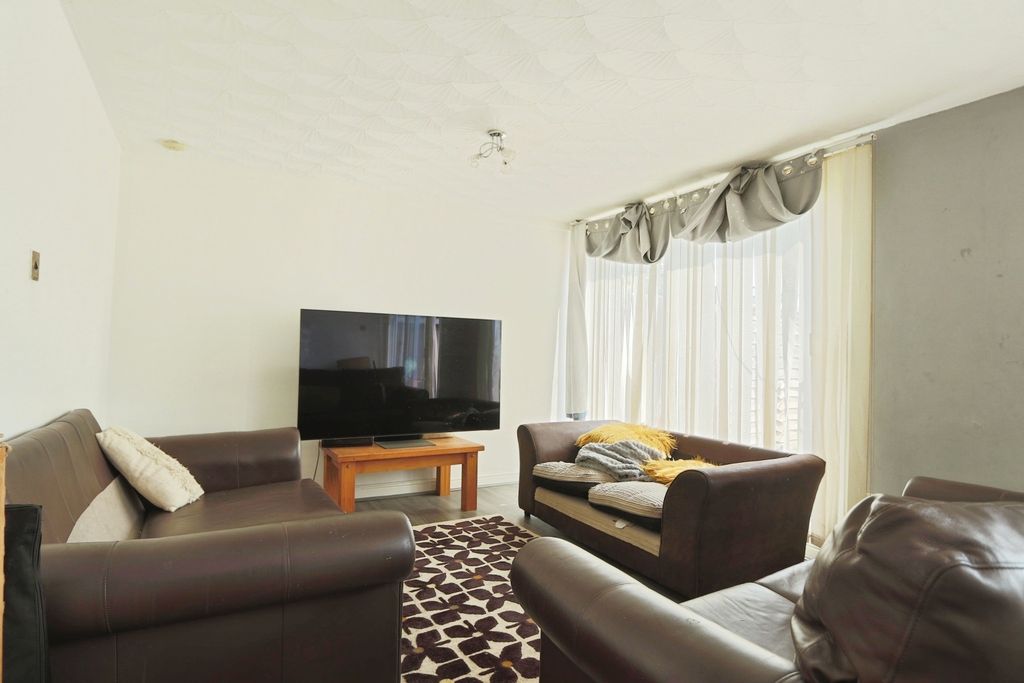Property photo 2 of 10 4161004