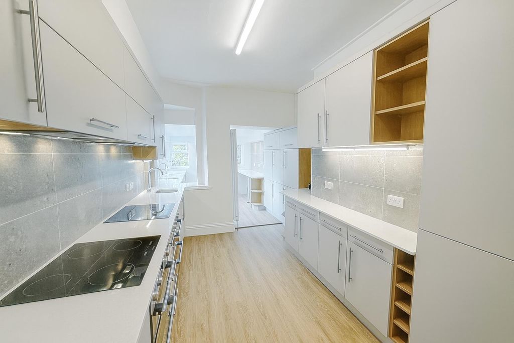 Property photo 1 of 6 Kitchen Edit 1.Png