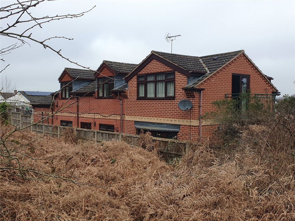 Property photo 1 of 21 Side Aspect