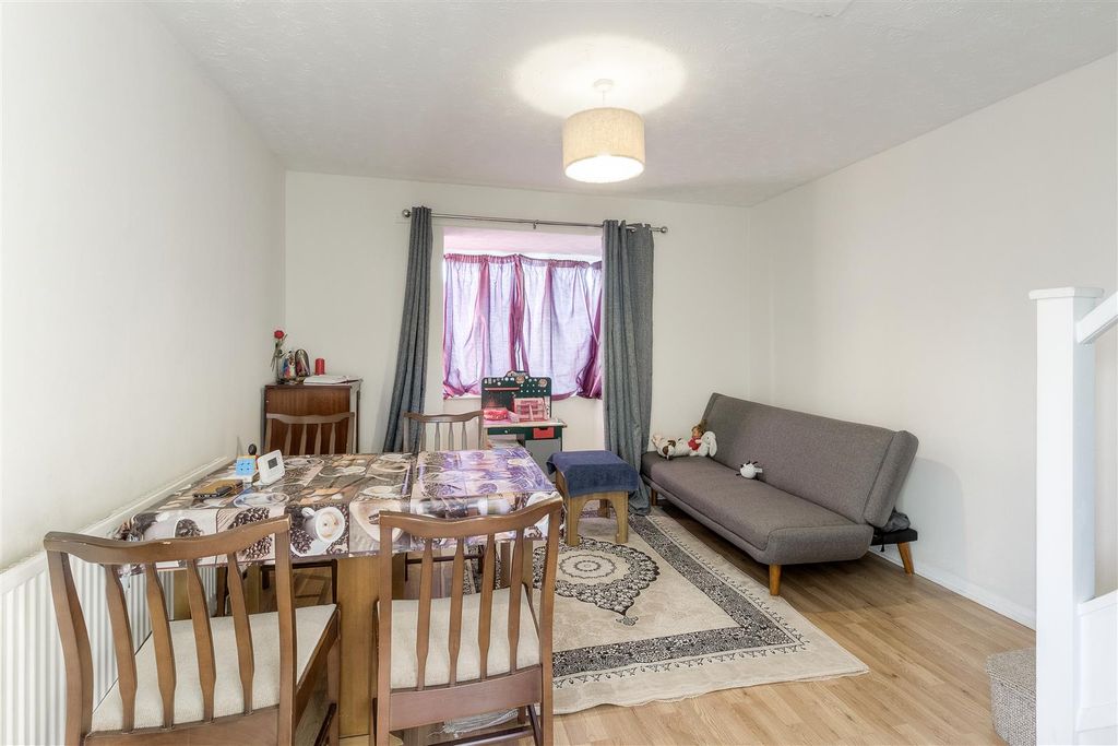 Property photo 2 of 10 Living Room