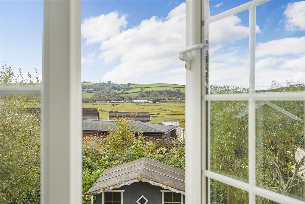 Property photo 2 of 24