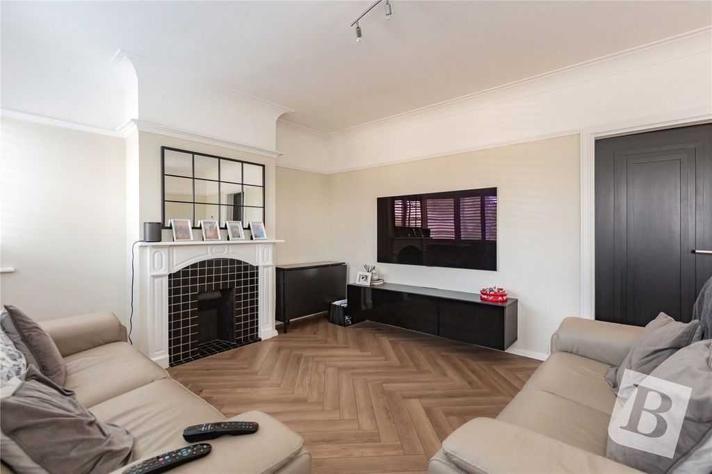 Property photo 1 of 13 Living Room