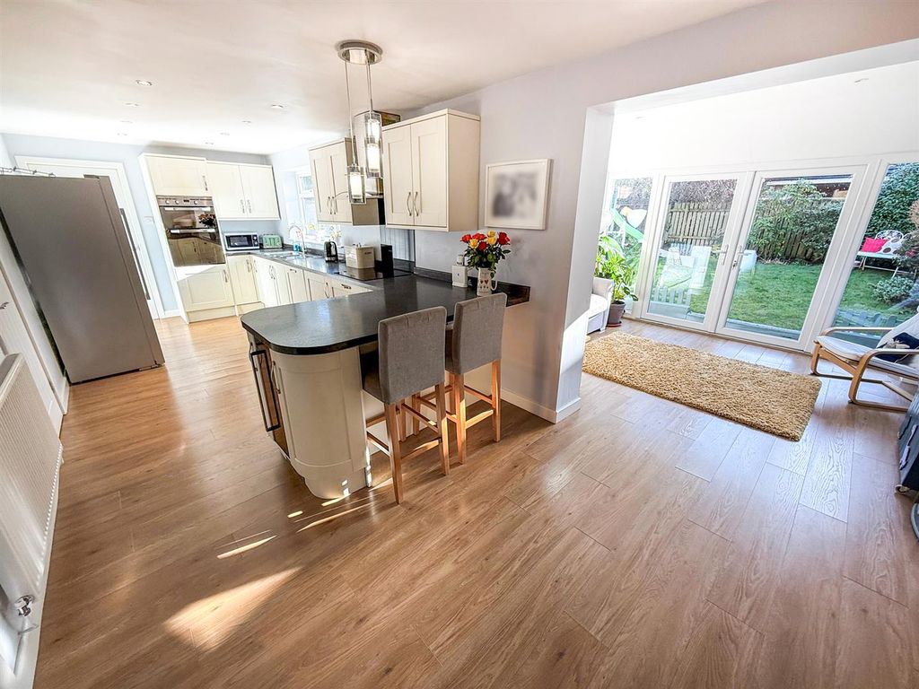 Property photo 3 of 18 Kitchen/Dining Room
