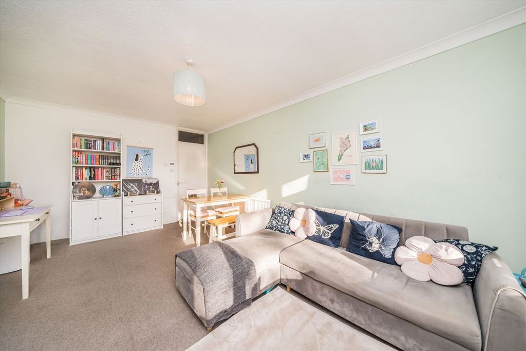 Property photo 3 of 6