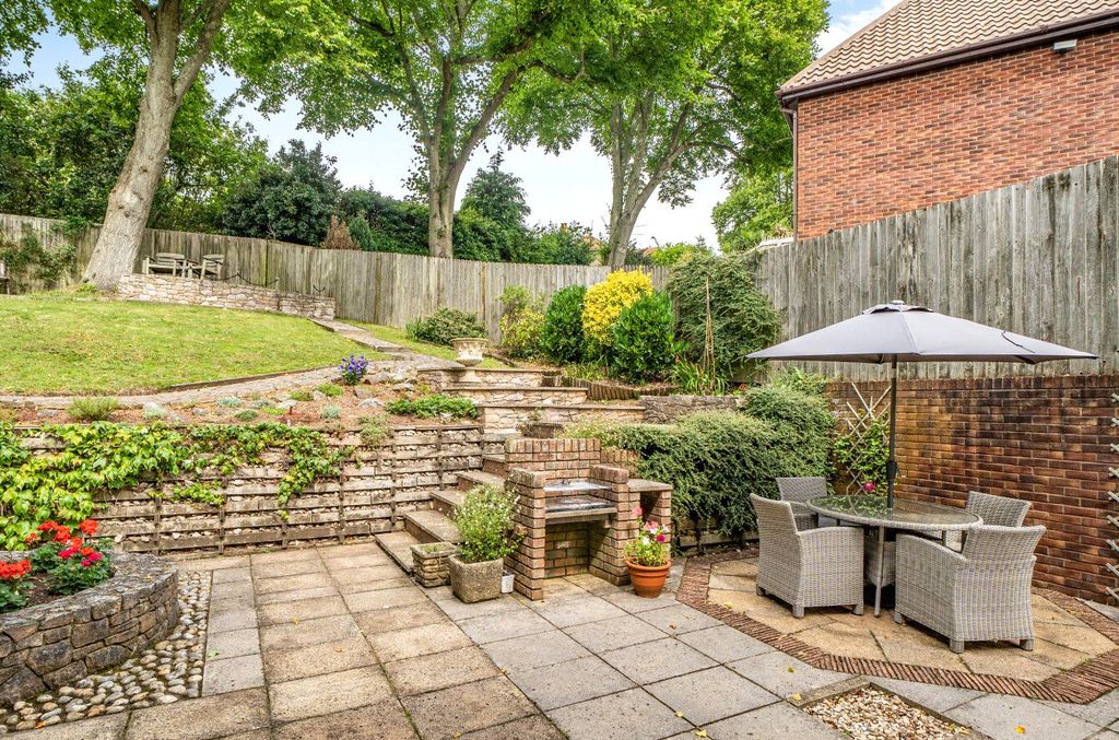 Property photo 3 of 19 Garden