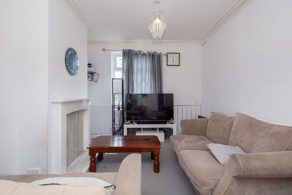 Property photo 2 of 21