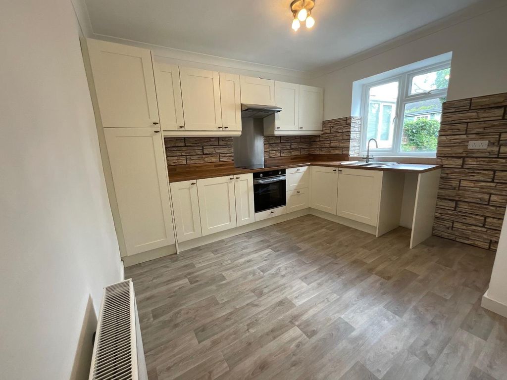 Property photo 2 of 15 Kitchen