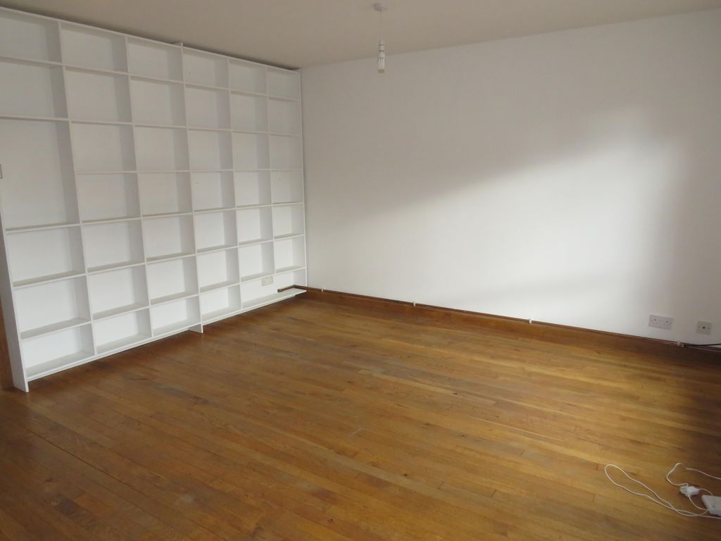 Property photo 3 of 9 View