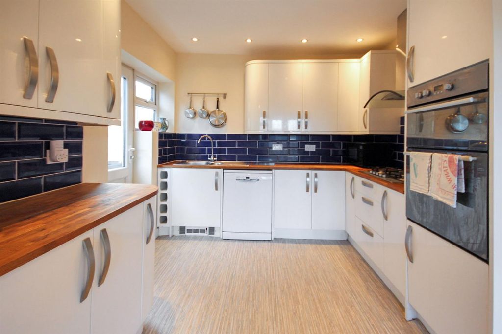 Property photo 3 of 17 Kitchen/Dining