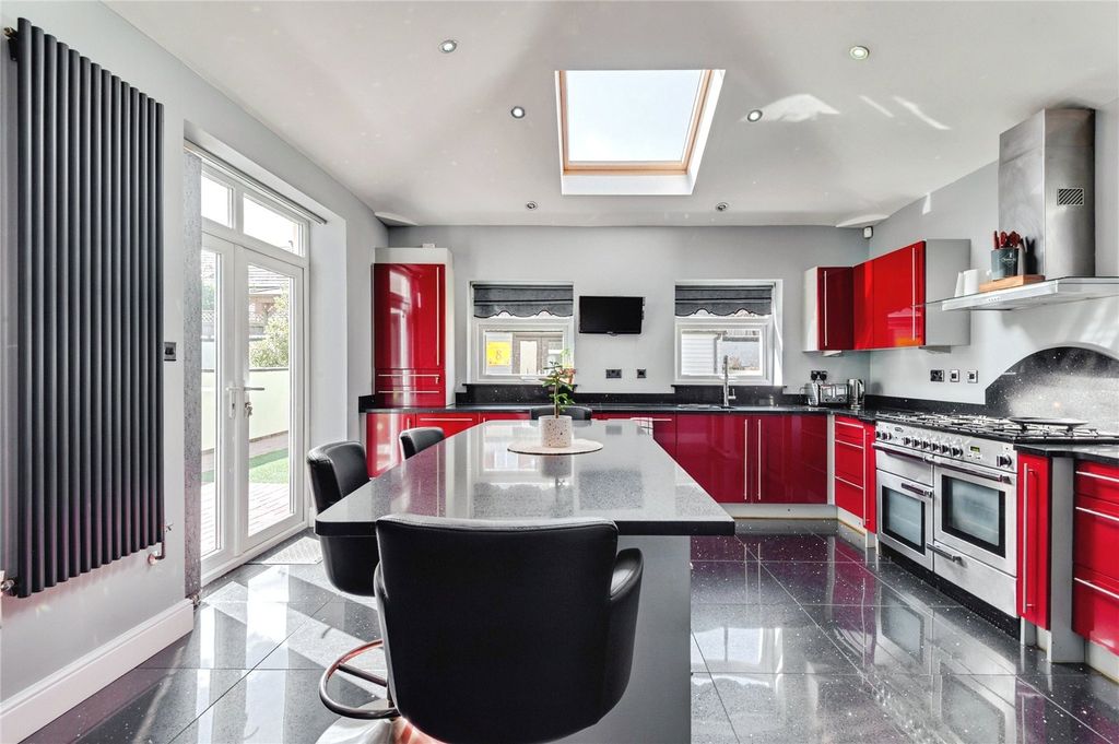 Property photo 3 of 22 Picture No. 25