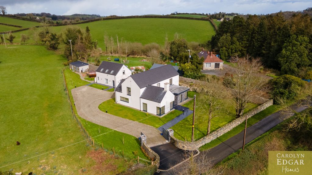 Property photo 1 of 76 002