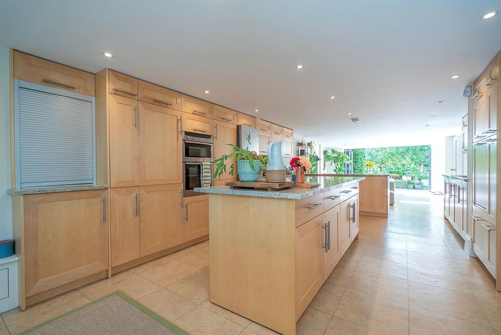 Property photo 2 of 19 Kitchen B.Jpg