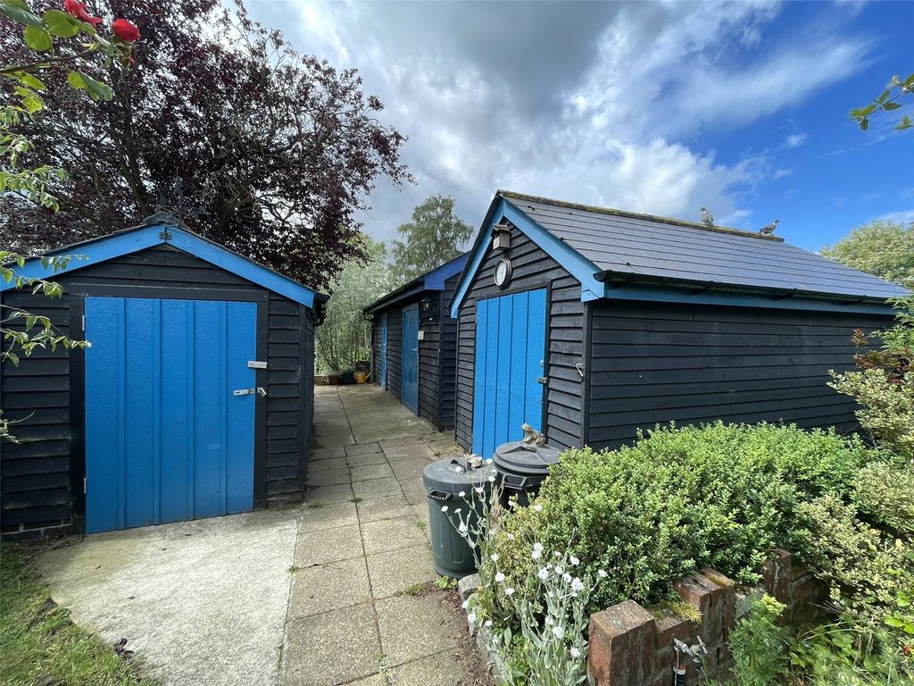 Property photo 2 of 32 Picture No. 14