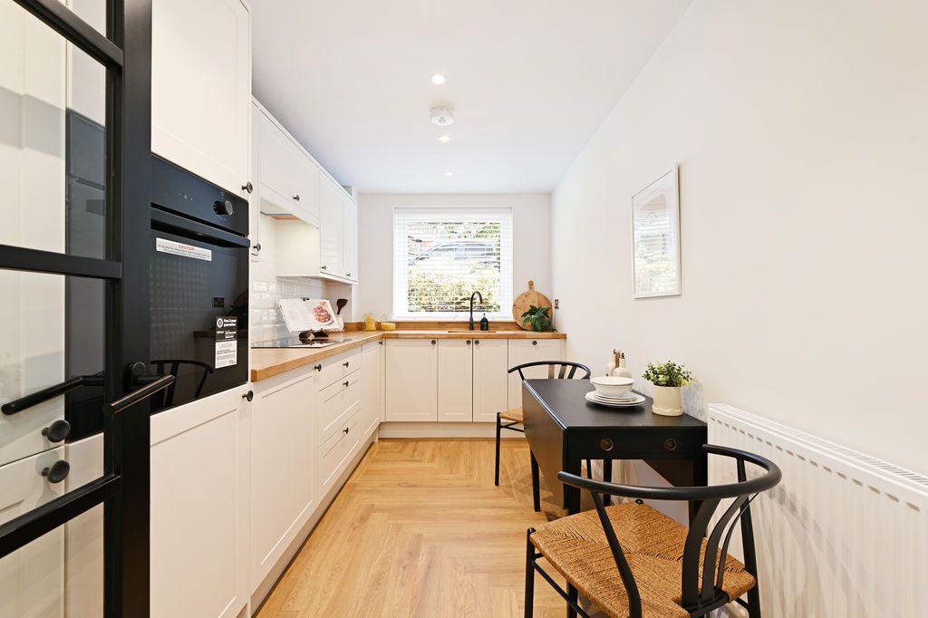 Property photo 3 of 34 Kitchen