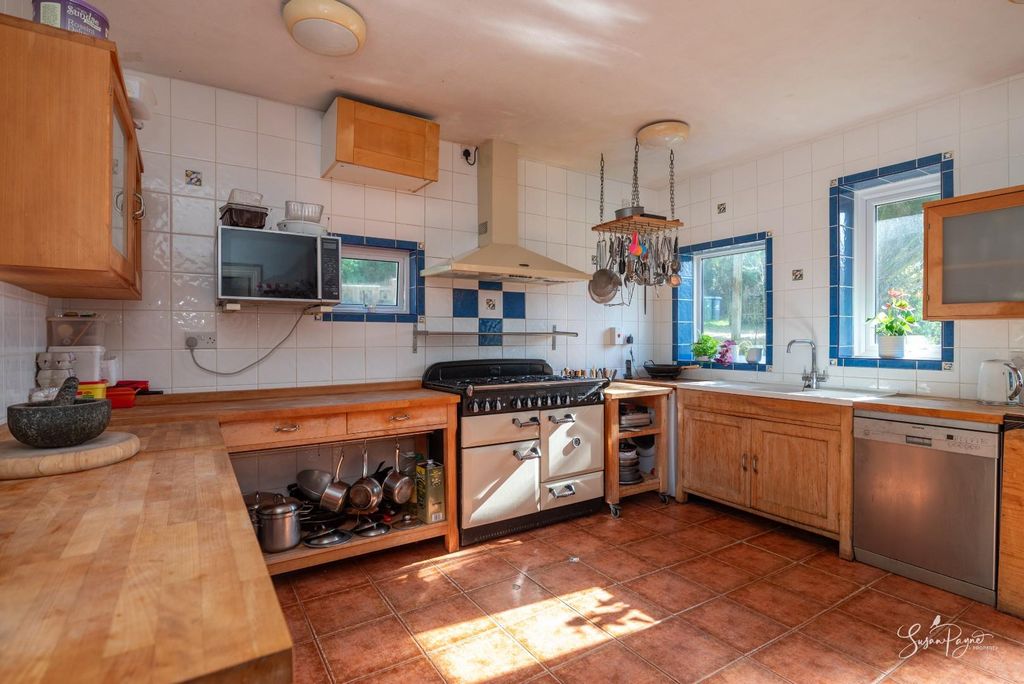 Property photo 3 of 50 Kitchen