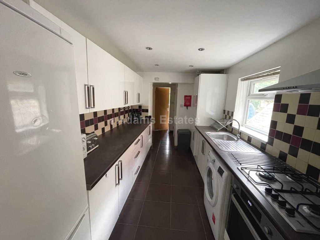 Property photo 2 of 9