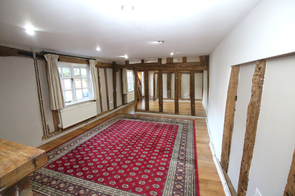 Property photo 3 of 15 Saddlersg