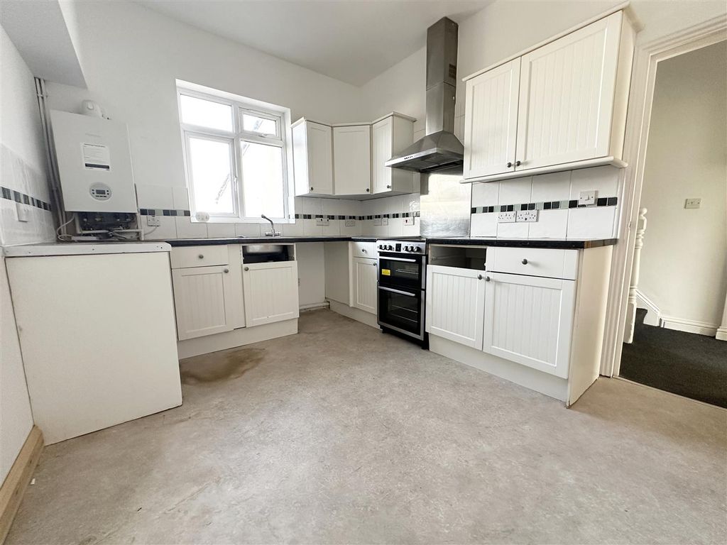 Property photo 2 of 16 The Kitchen Breakfast Room.Jpg