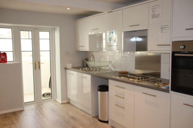 Property photo 1 of 7 Kitchen