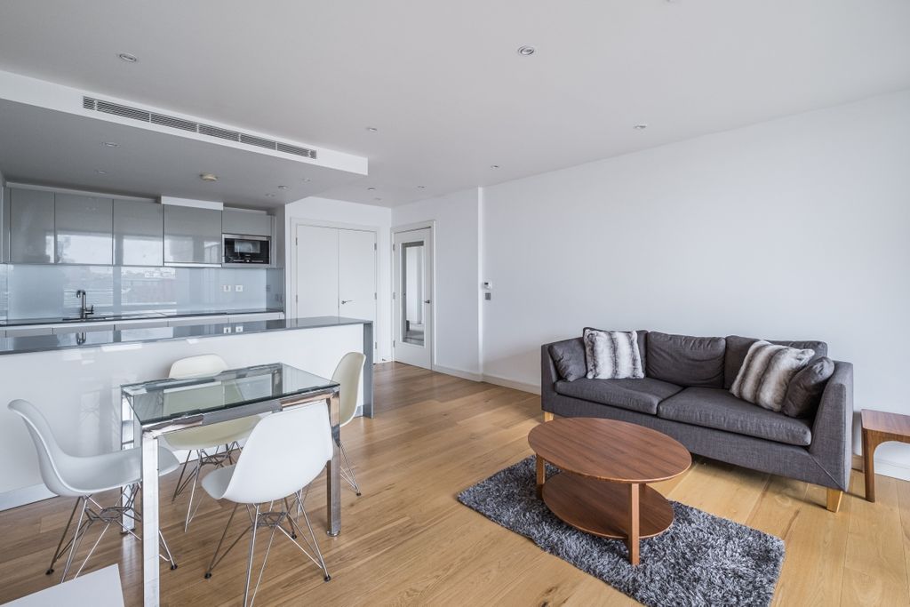 Property photo 2 of 12 Regents Wharf