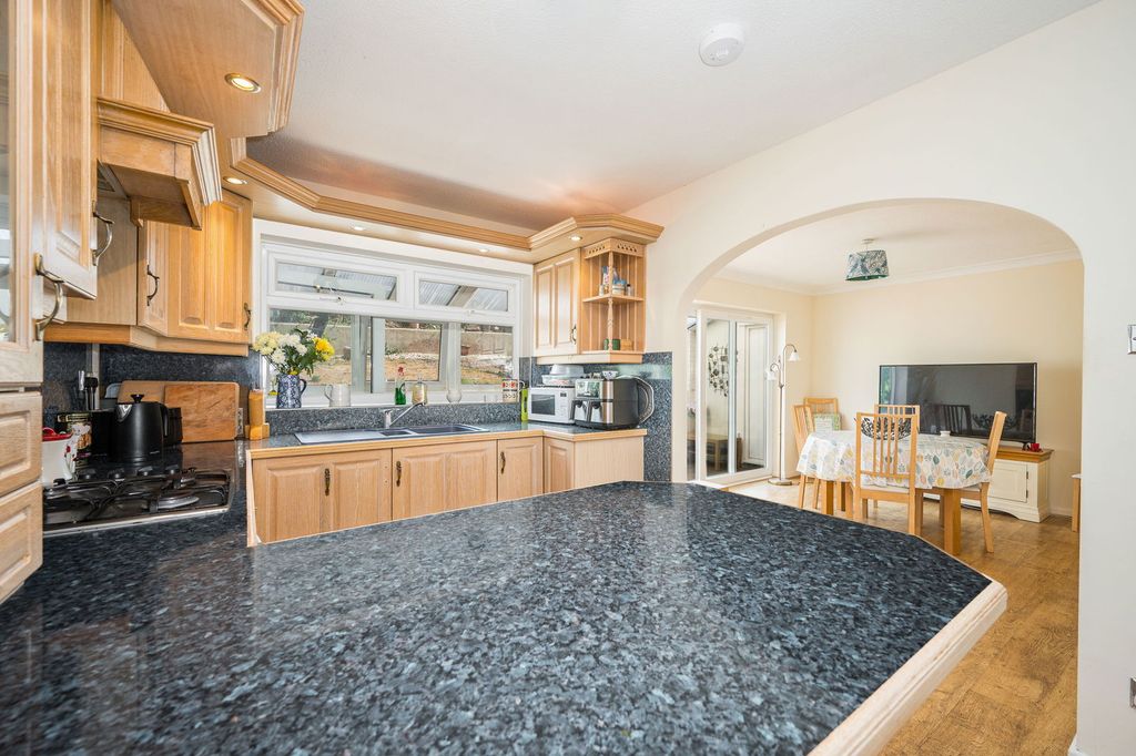 Property photo 3 of 32