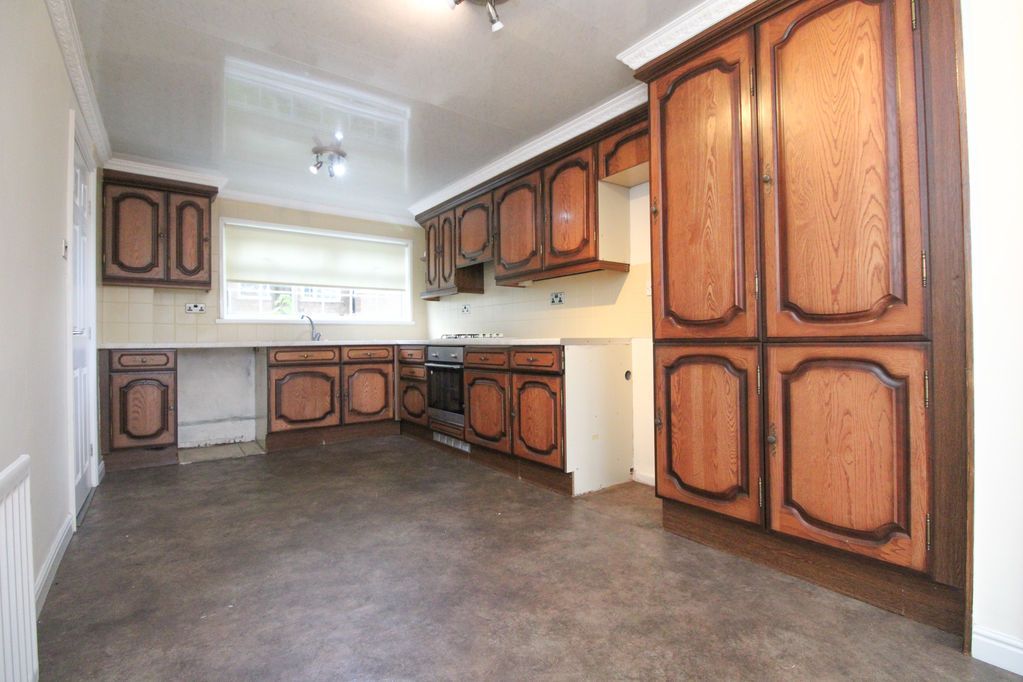 Property photo 3 of 13 Kitchen