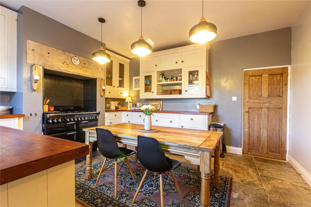 Property photo 3 of 34 Kitchen