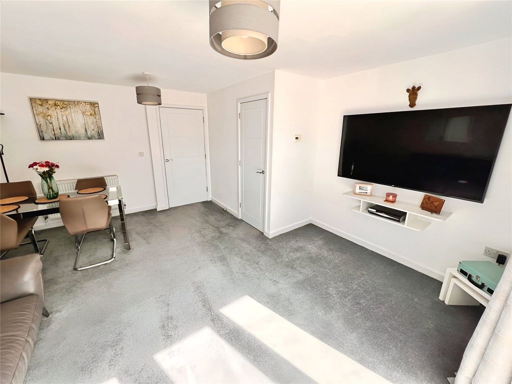 Property photo 3 of 19 Lounge/Diner