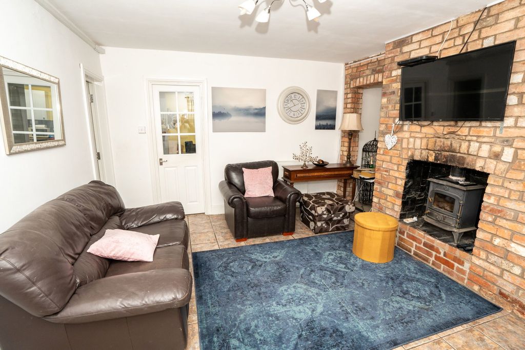Property photo 3 of 95