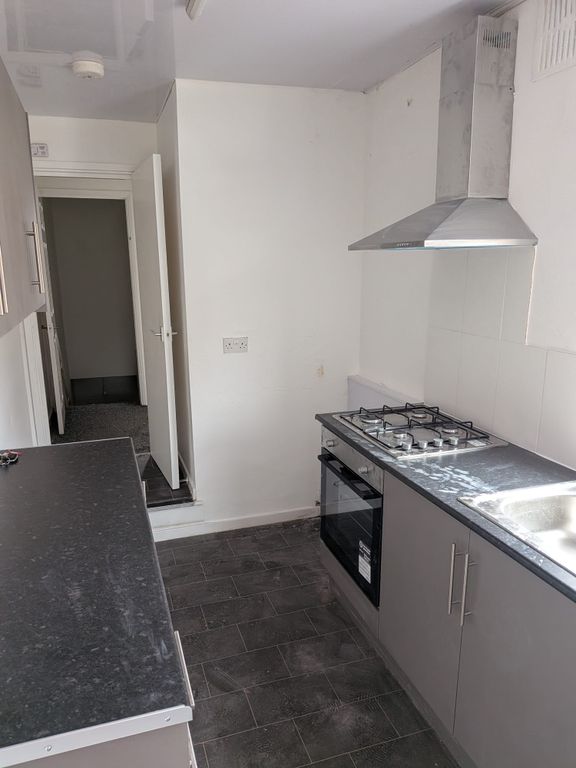 Property photo 3 of 8 Kitchen