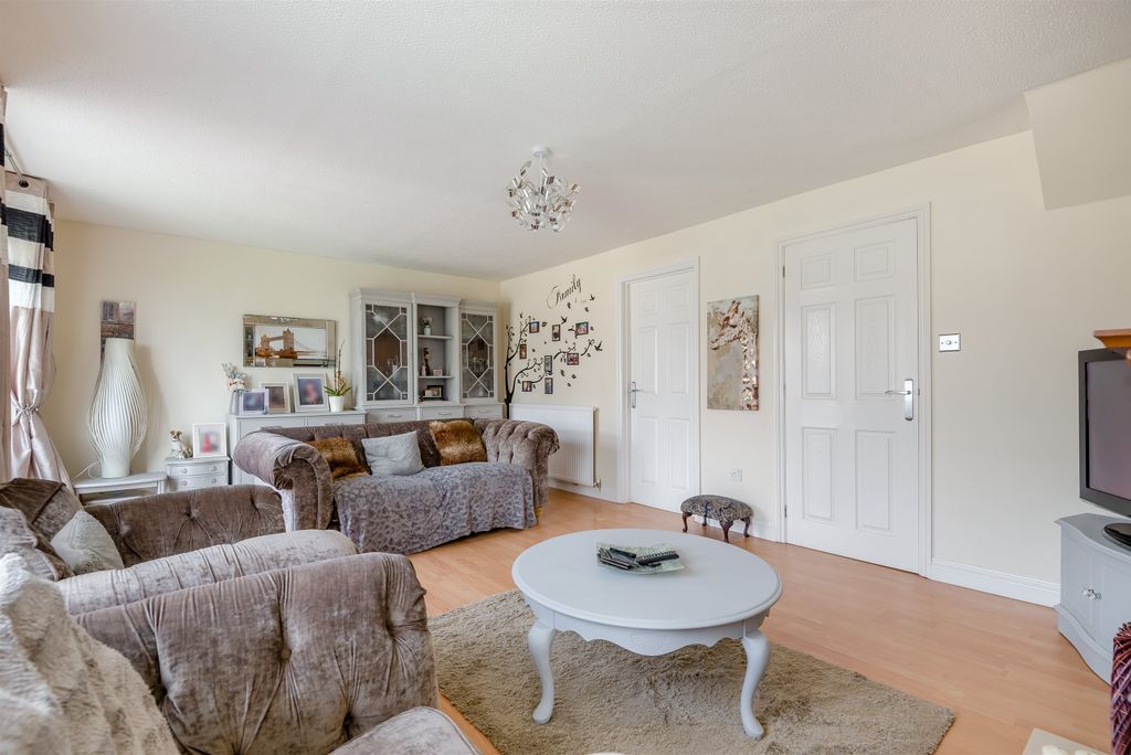 Property photo 3 of 31