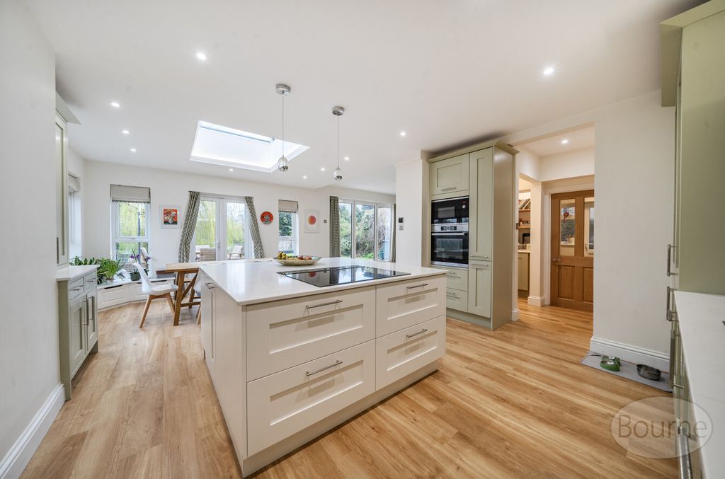 Property photo 3 of 27 9638A084-Aeb7-401...